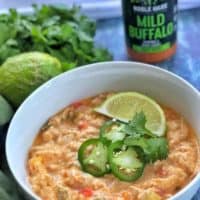 This buffalo chicken chili marries the flavor of chicken wings with a hearty and healthy meal that all will love. #chili #buffalo #keto