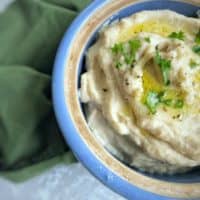 This creamy mashed cauliflower is a perfect substitute for those on low carb diets | #whole30 #keto #lowcarb #paleo