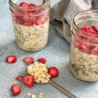 These strawberry chia overnight oats pack a nutritional punch and will help keep you satisfied through the morning.  #vegan #glutenfree #dairyfree #breakfast