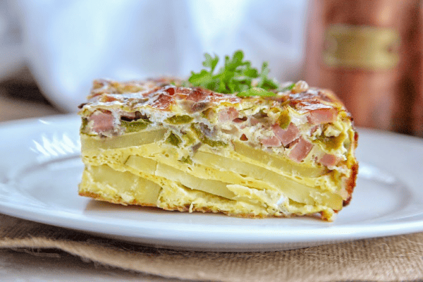This baked Denver omelet contains all the classic Denver omelet ingredients like bell pepper, onion and ham. It's oven baked with a golden potato crust on the bottom for a healthy meal for any time. #whole30 #glutenfree #paleo