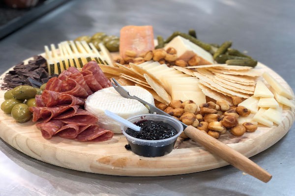 Cheese plates make a great visually appealing appetizer that caters to many tastes. This is how to make a simple cheese plate for a small gathering or party. 