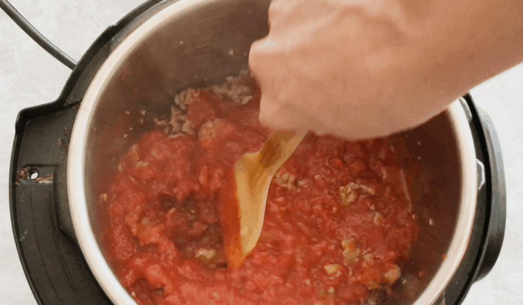 pasta sauce and meat in instant pot