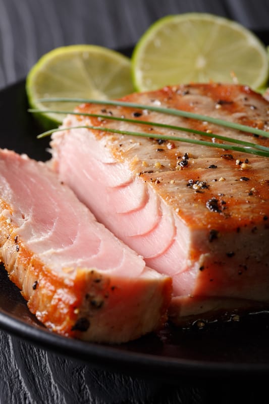 sliced tuna steak with lemon